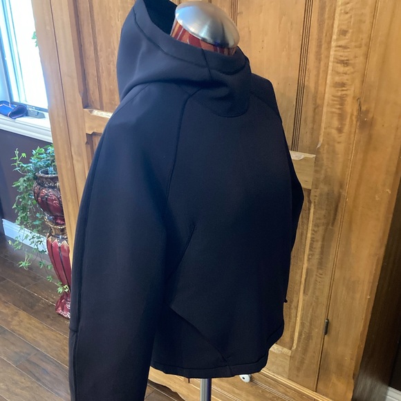 Lululemon Airwrap hoodie - Picture 5 of 8